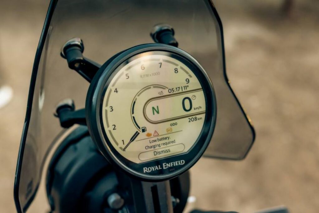 imagem do painel TFT com conectividade e Google Maps da noda Royal Enfield Himalayan 450