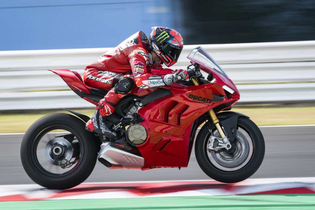 Ducati V4S em ação