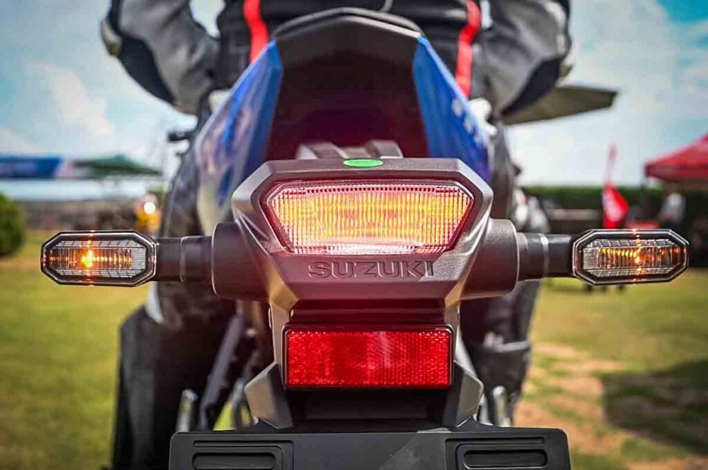 imagem da lanterna em led da nova suzuki gsx-8r