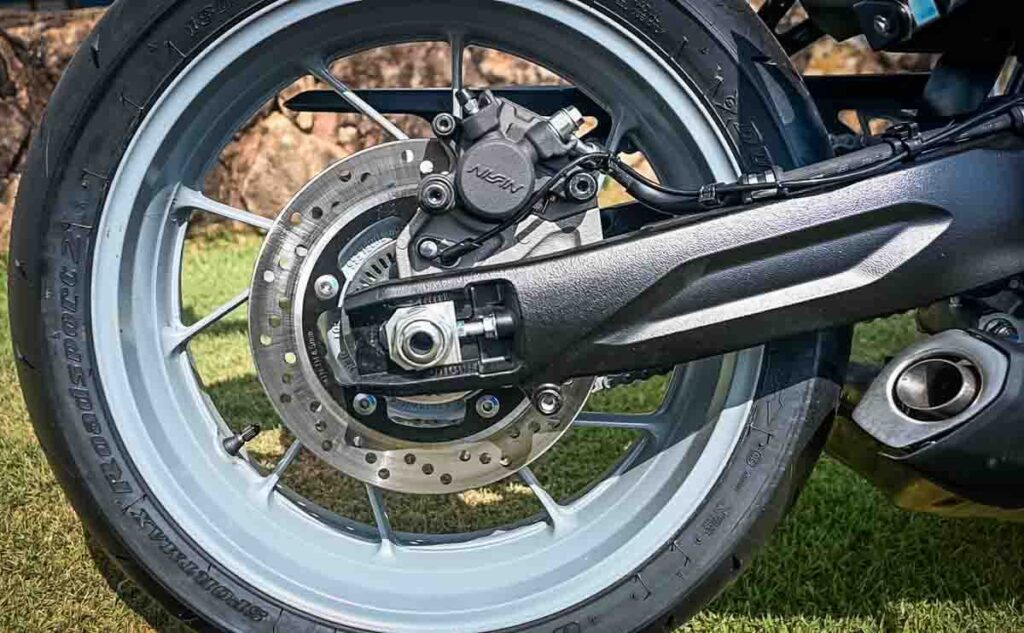 imagem da roda traseira da nova suzuki gsx-8r