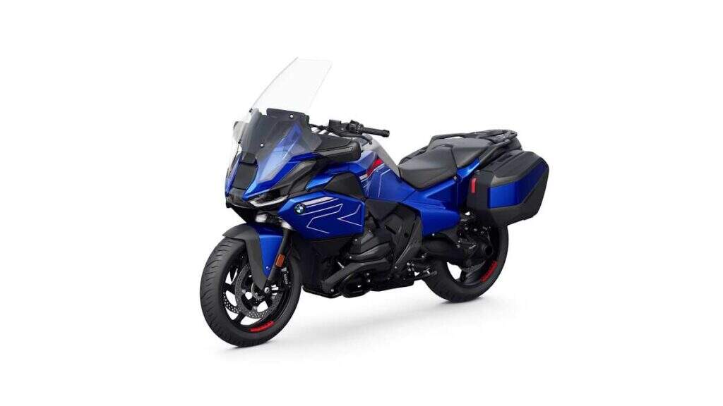 imagem frontal lateral da nova BMW R 1300 RT 2025 blue