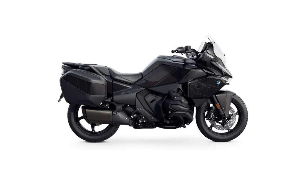 imagem lateral da nova BMW R 1300 RT 2025 Triple Black