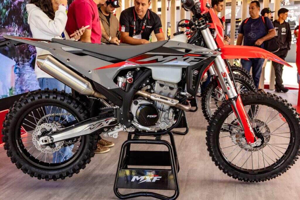 imagem moto mxf 270
