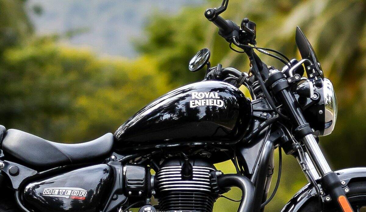 Royal-Enfield-Meteor-Fireball-Black