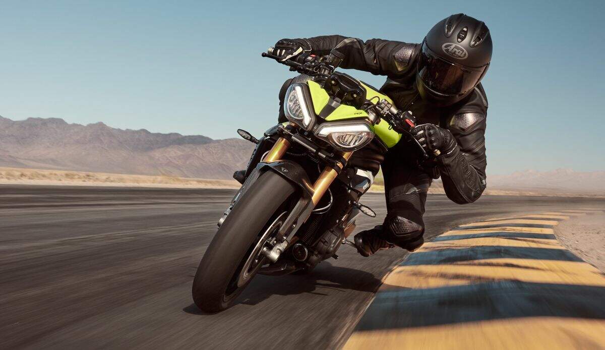 Triumph-Speed-Triple-1200-RX (1)