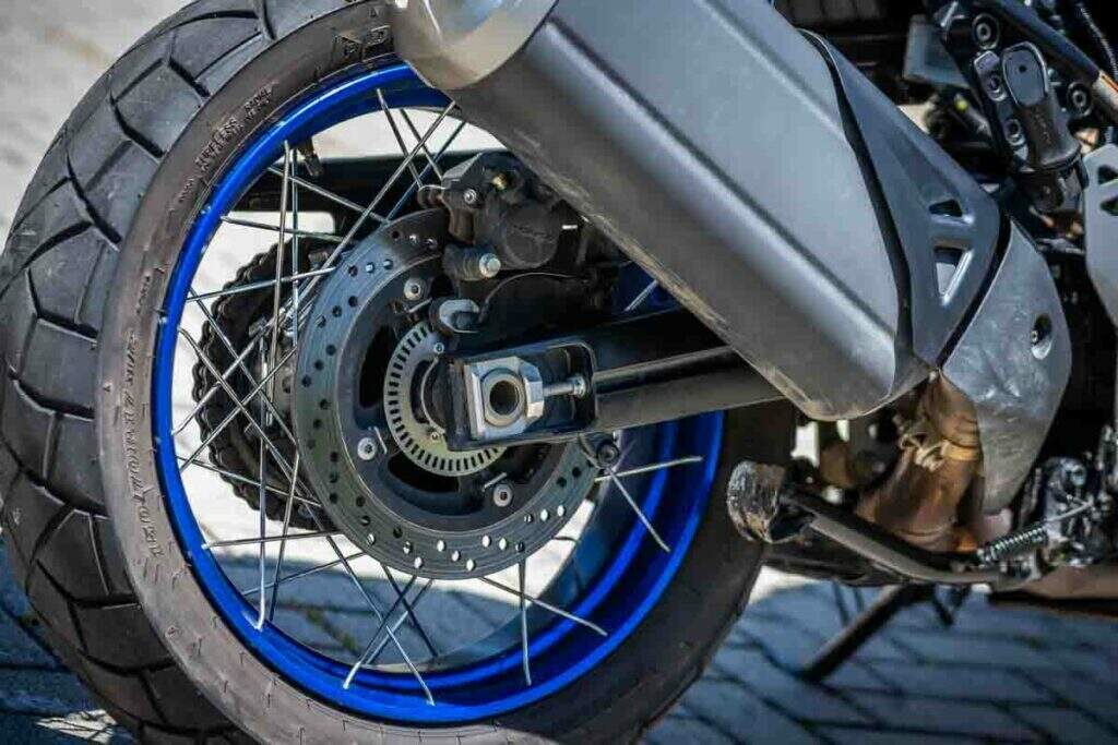 imagem da roda traseira da Suzuki V-Strom 1050 XT 2025