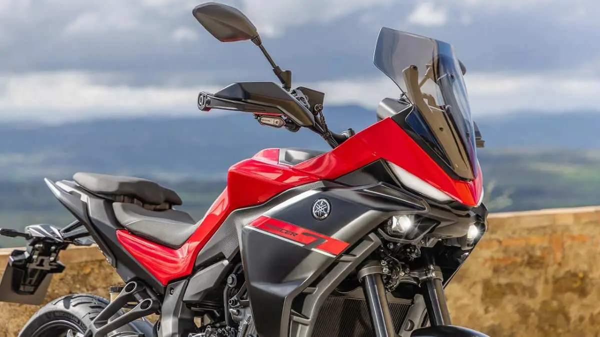 imagem frontal yamaha tracer 7 2025 red