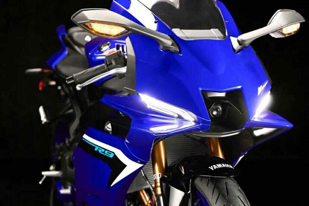 imagem farol led Yamaha YZF-R9 2025