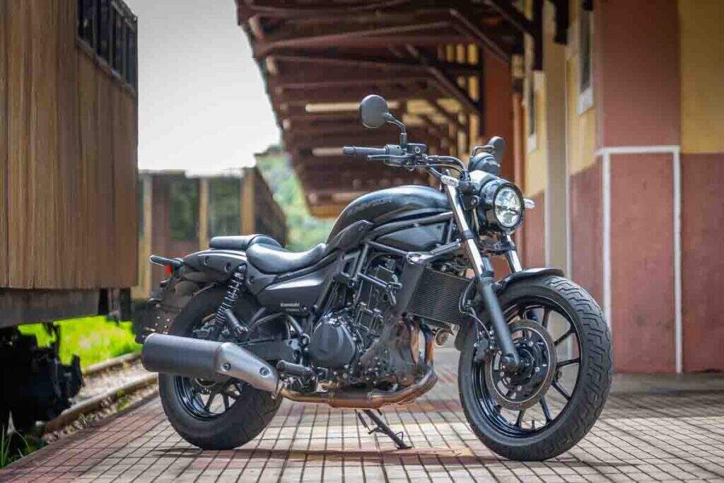 imagem lateral Kawasaki Eliminator 500 2025