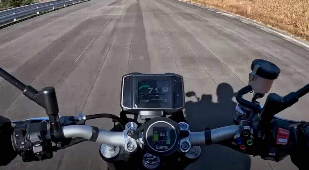 imagem do painel do sistema elétrico da Yamaha MT-09 Hybrid