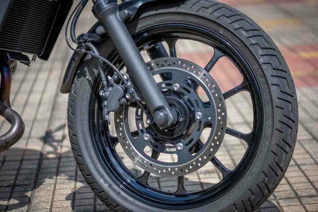 imagem roda dianteira da Kawasaki Eliminator 500 2025