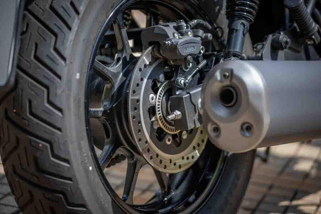 imagem roda traseira Kawasaki Eliminator 500 2025