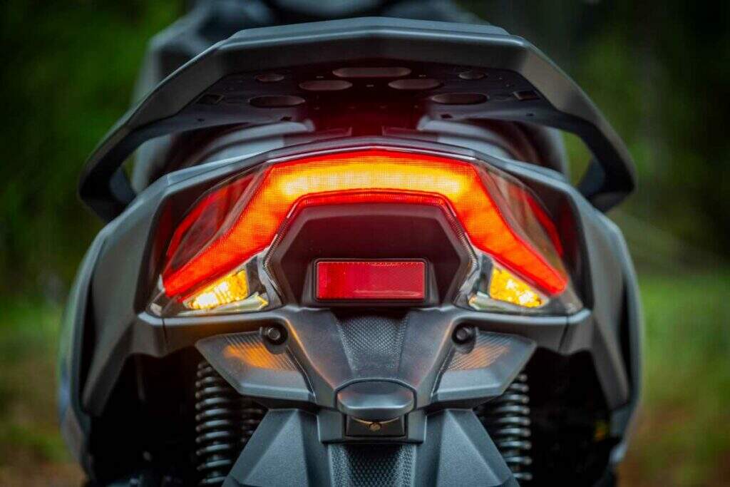 imagem lanterna traseira led dafra joyride 300 2025