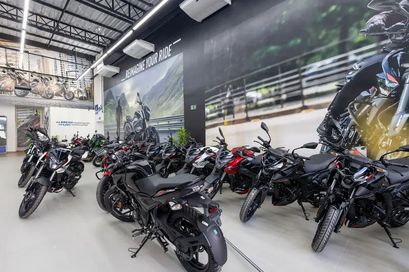 Triple-Bajaj-São-Miguel-Paulista (1)