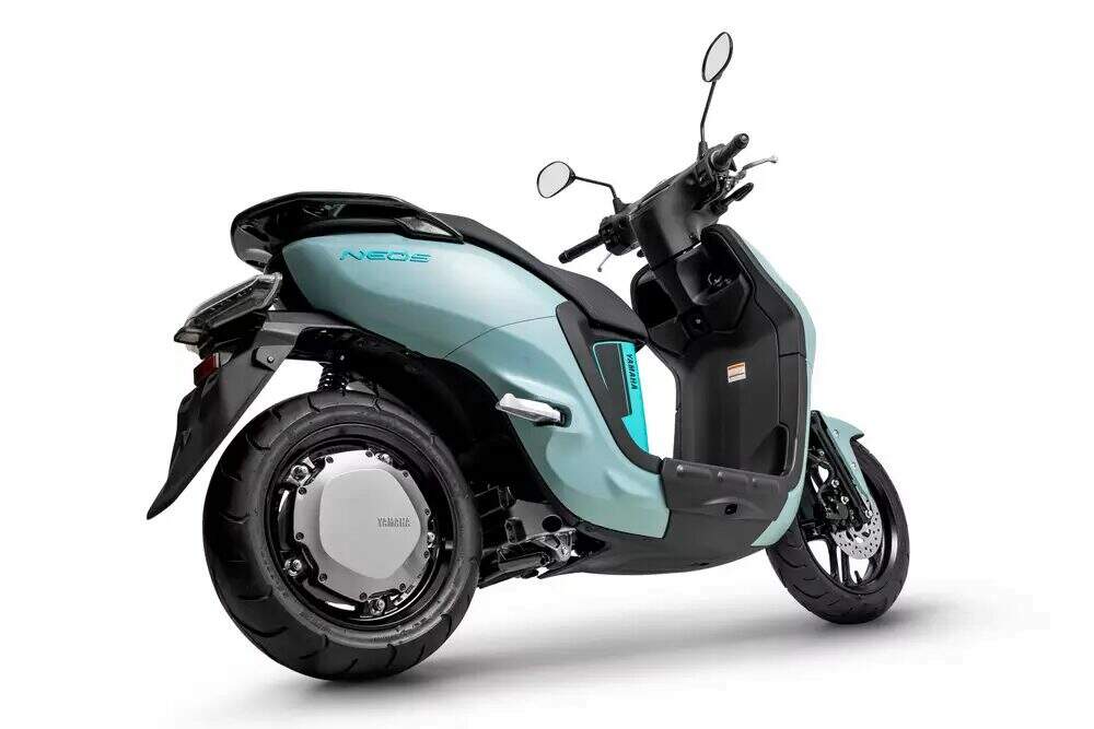 imagem traseira lateral Yamaha Neo's Connected