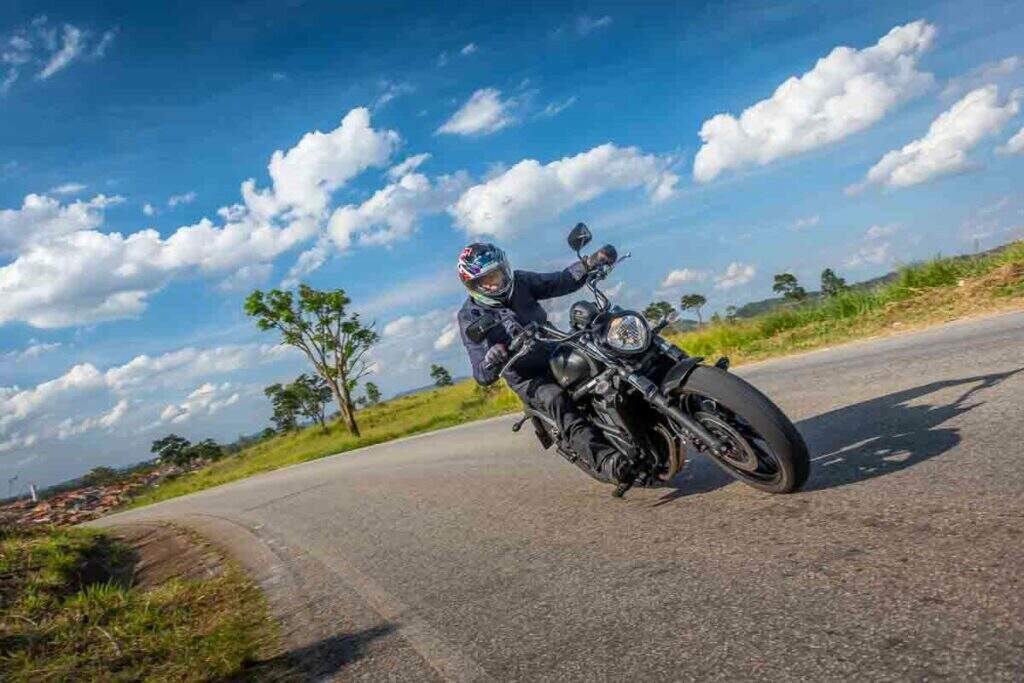 imagem piloto com a Kawasaki Vulcan S 650
