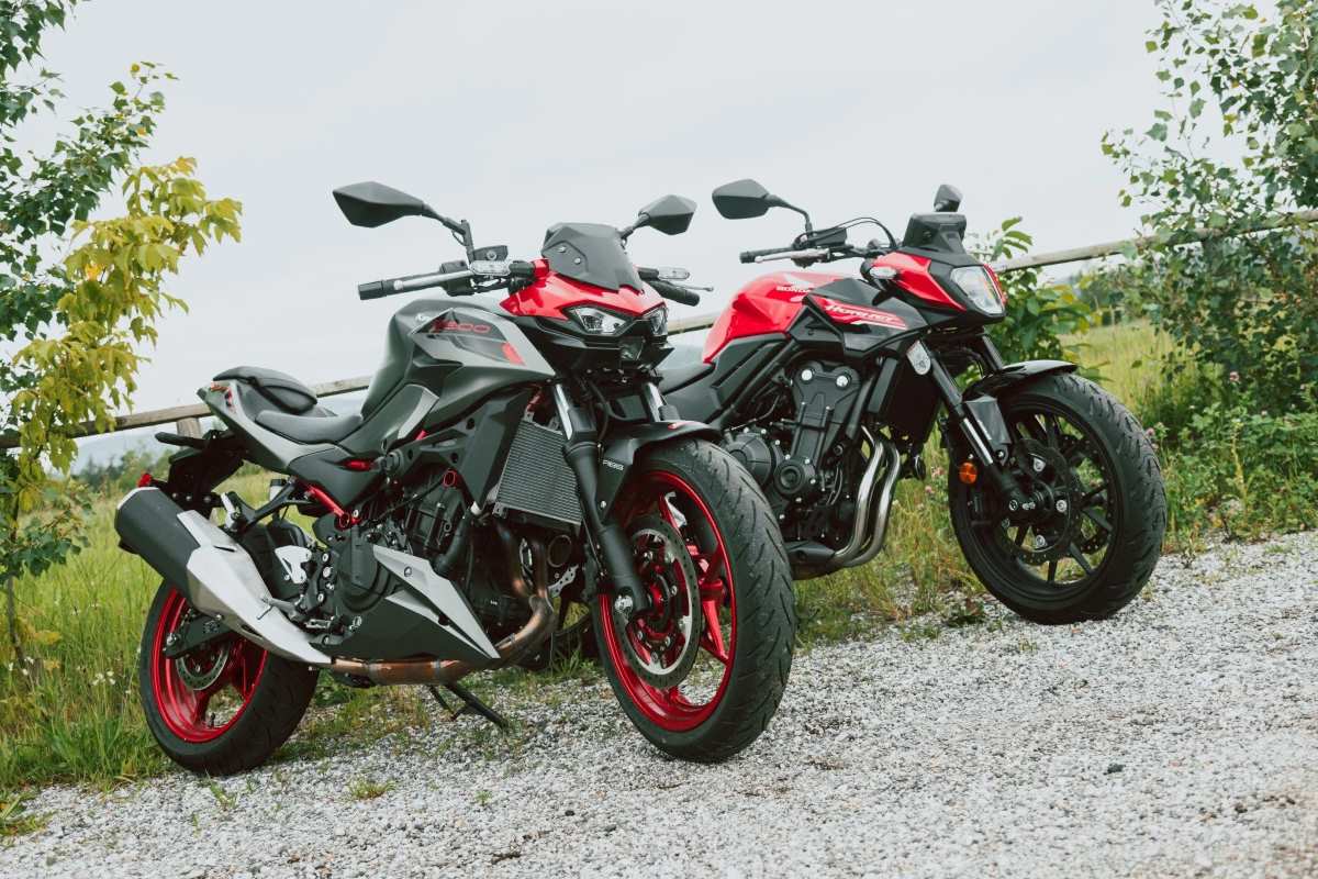 imagem honda cb500 hornet e kawasaki z500