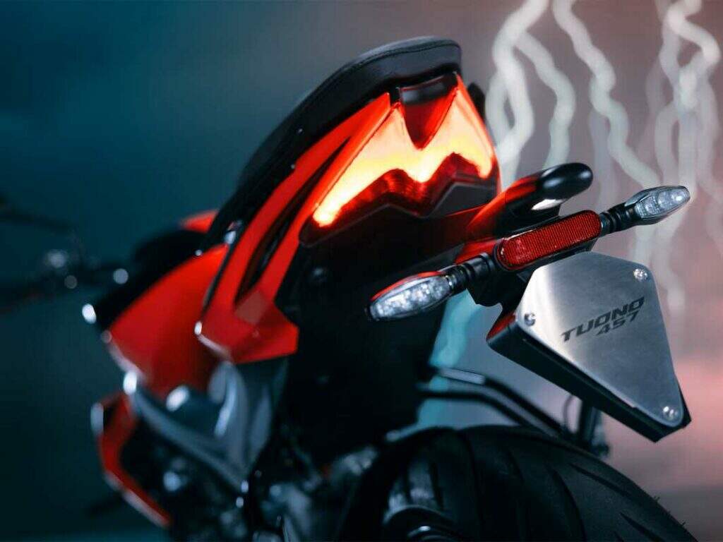 imagem lanterna traseira Aprilia Tuono 457 2025