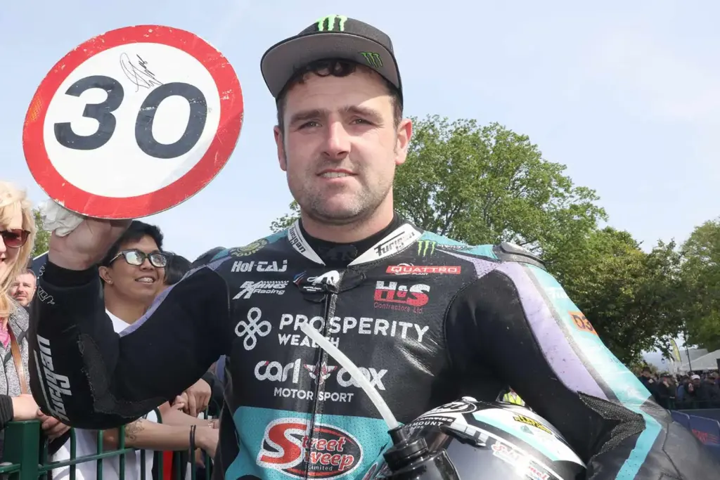 imagem michael dunlop vendedor do tt da ilha de man