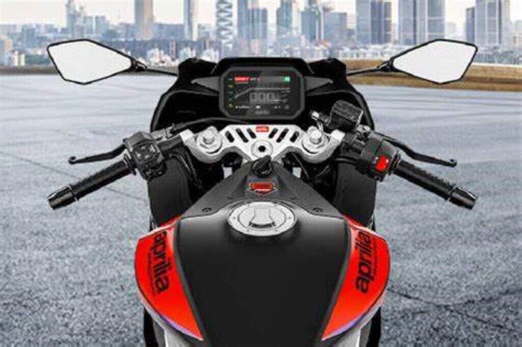 imagem cockpit Aprilia Tuono 457 2025
