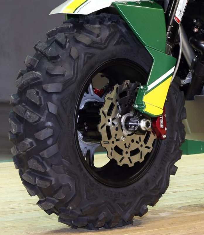 imagem roda dianteira Caterham Brutus 750
