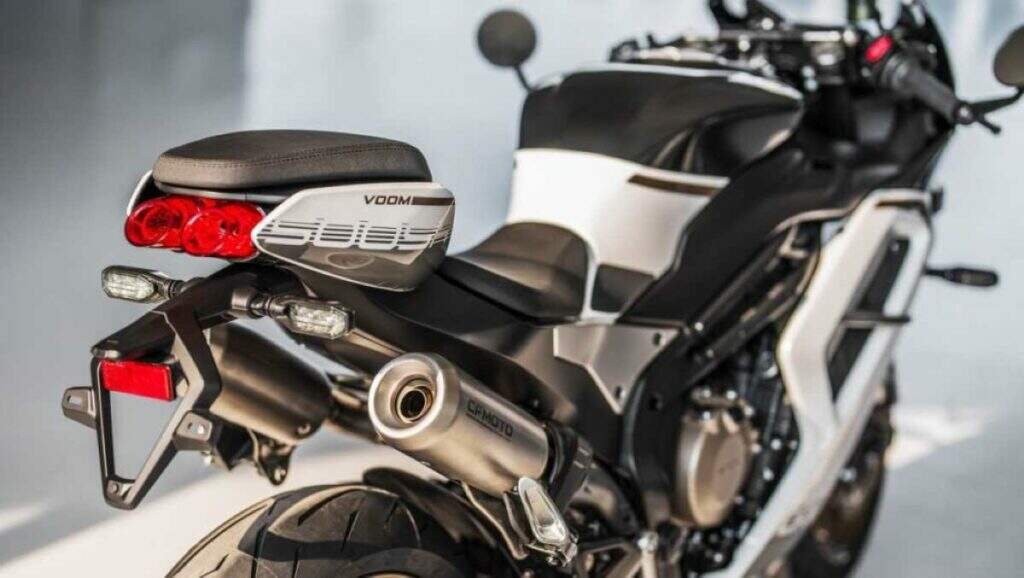 imagem traseira cfmoto 500sr voom