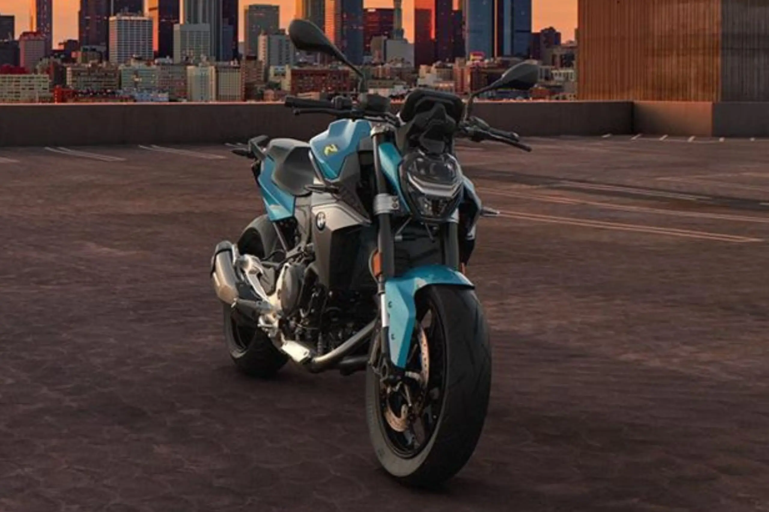 Press_F900R_2025 – 1