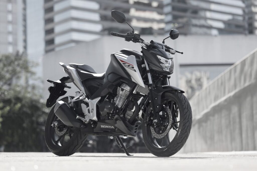 Honda CB 300F Twister 2026 cinza metálico