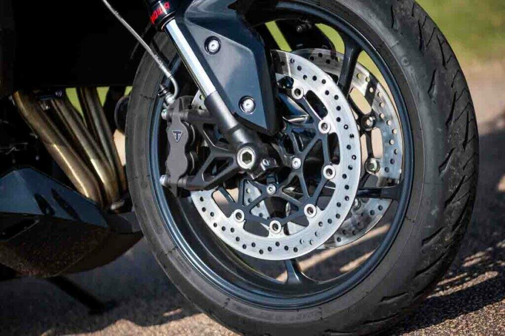 imagem do freio dianteiro da Triumph