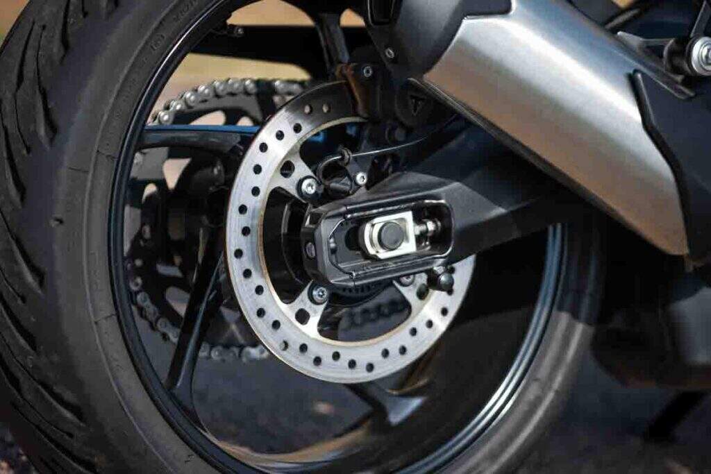imagem da roda traseira da Triumph