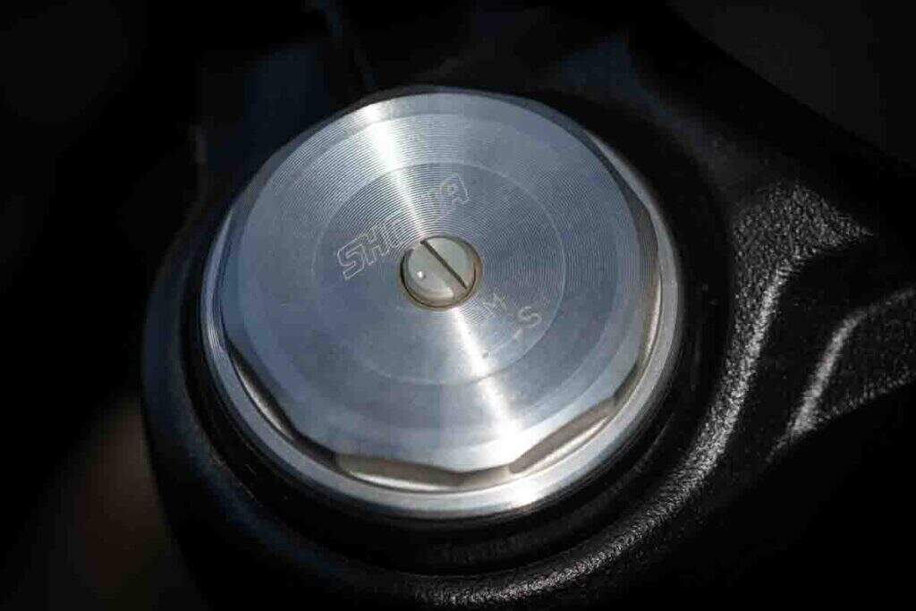 imagem da suspensão dianteira da Triumph