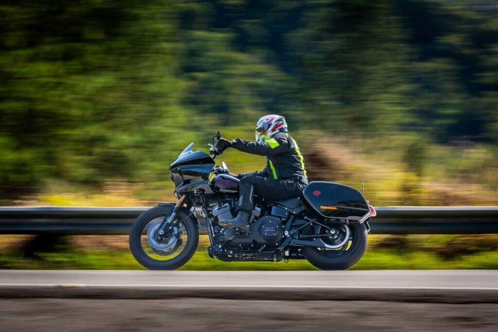 imagem piloto com a Harley-Davidson Low Rider ST 2025