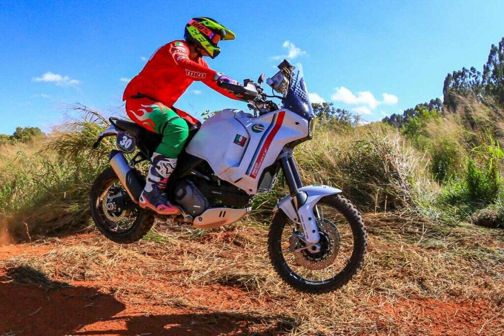 imagem ducati desertx no rally dos sertões 2025 com a equipe Ducati Ride Off Team