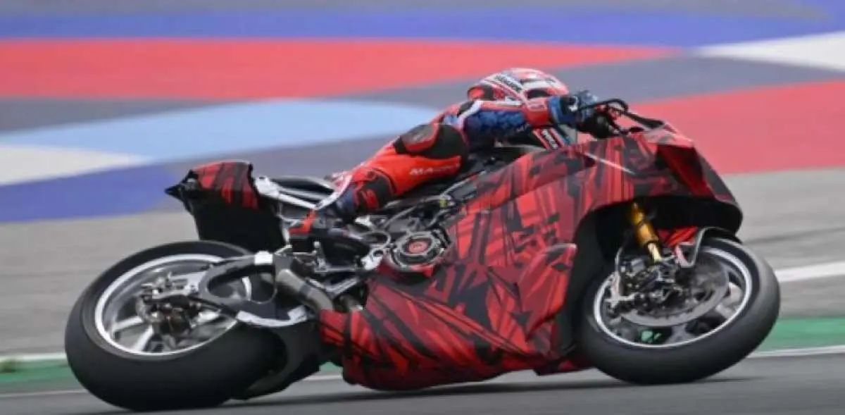 imagem-lateral-Ducati-Panigale-V4-R-motociclismoonline