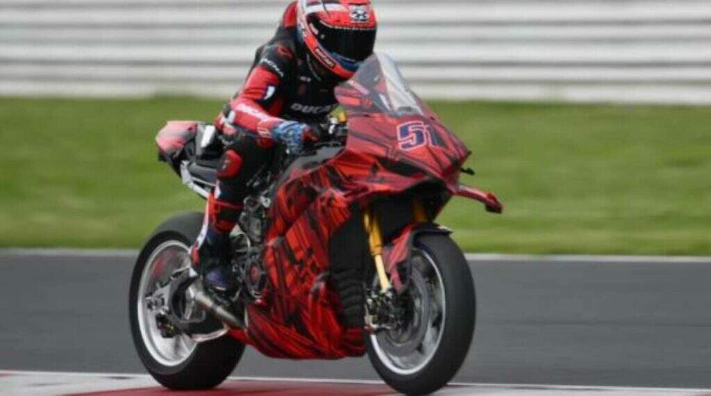 imagem lateral Ducati Panigale V4 R