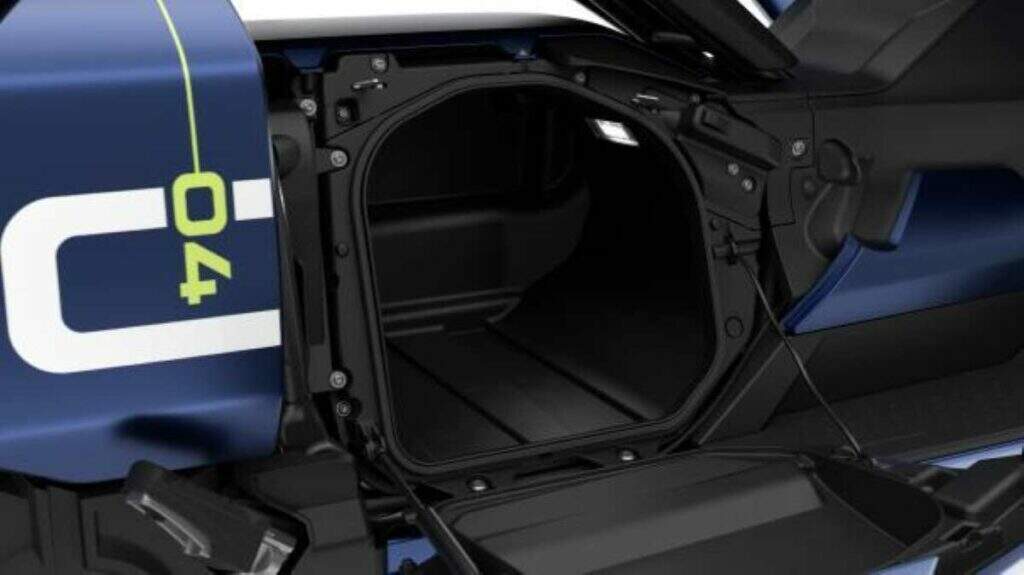 imagem porta objetos BMW CE 04 2026
