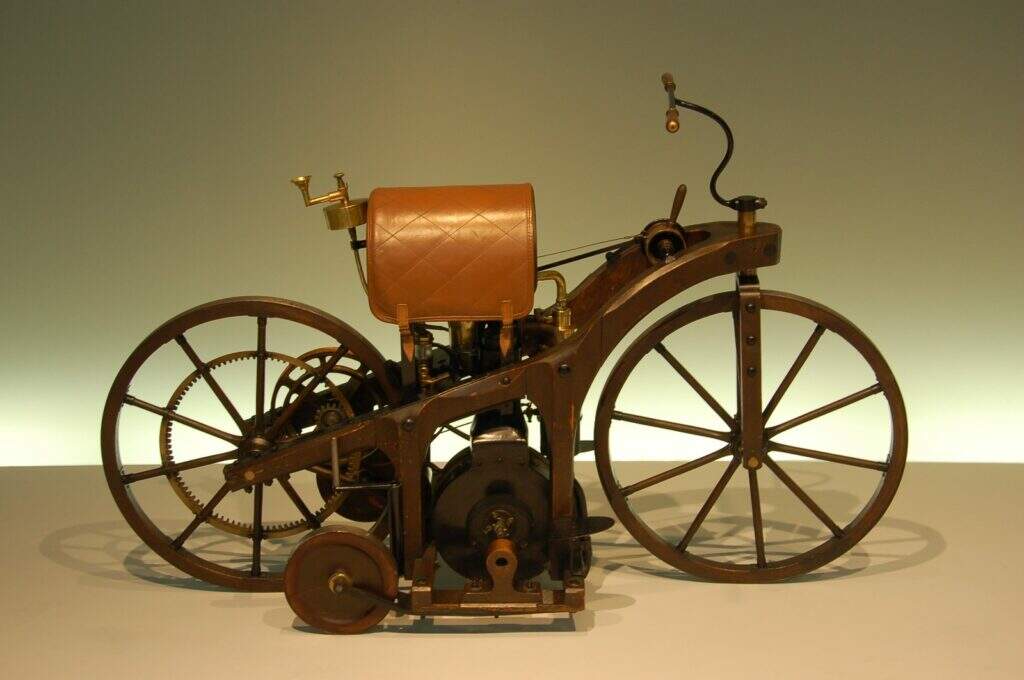 Primeira moto do mundo, a Daimler Wagen, de 1885