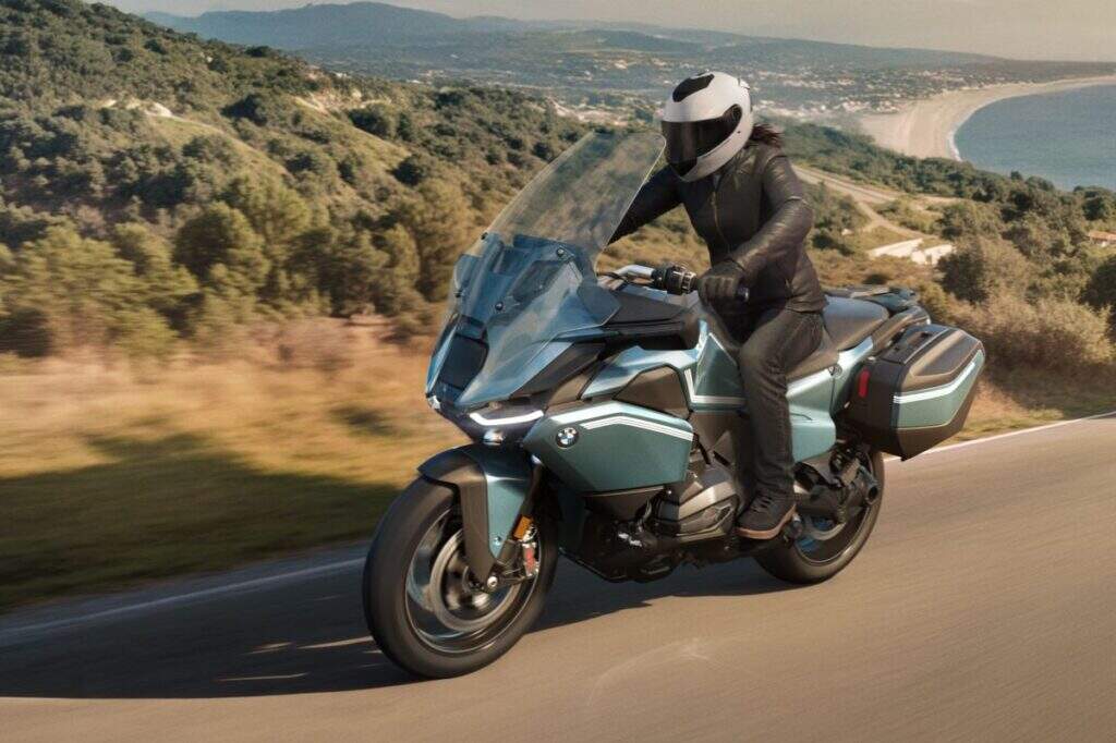 Nova BMW R 1300 RT em viagem pela Europa; touring alemã está confirmada para o Brasil