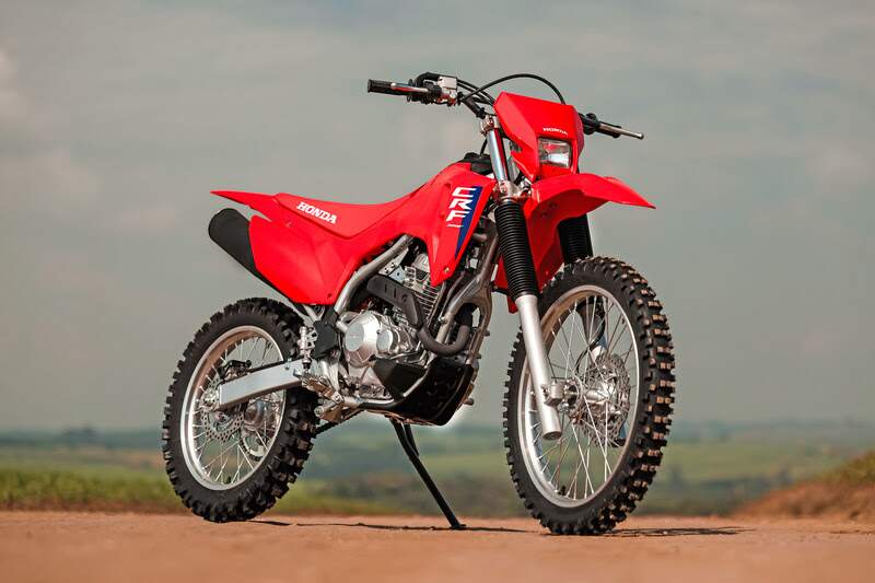Honda CRF 300F 2026 na cor vermelha
