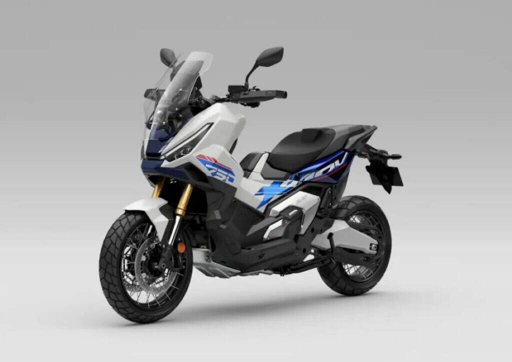 imagem do honda x-adv 2026 branco e azul