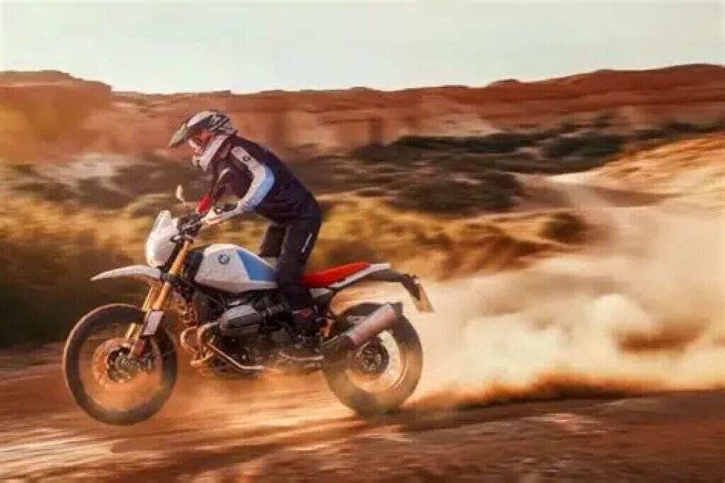 imagem bmw r 12 g/s em ação na romênia
