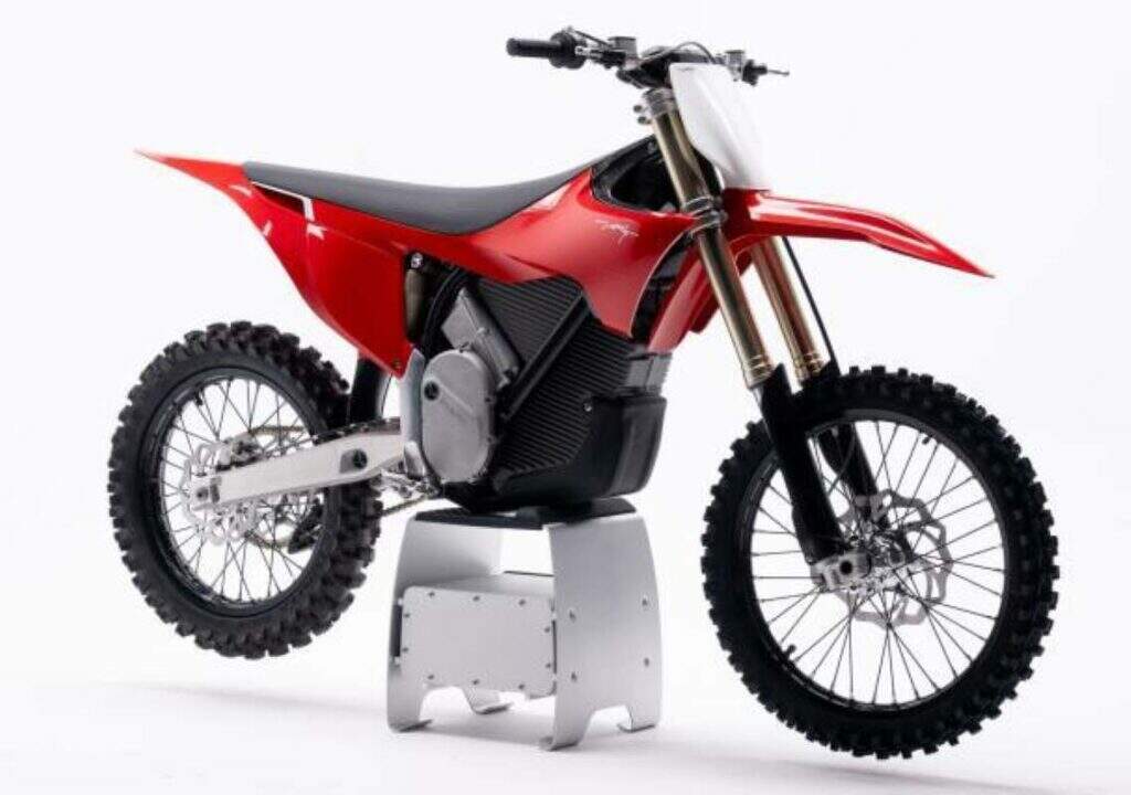imagem lateral da Stark Varg MX 1.2 2026 a noto elétrica mais potente do mundo