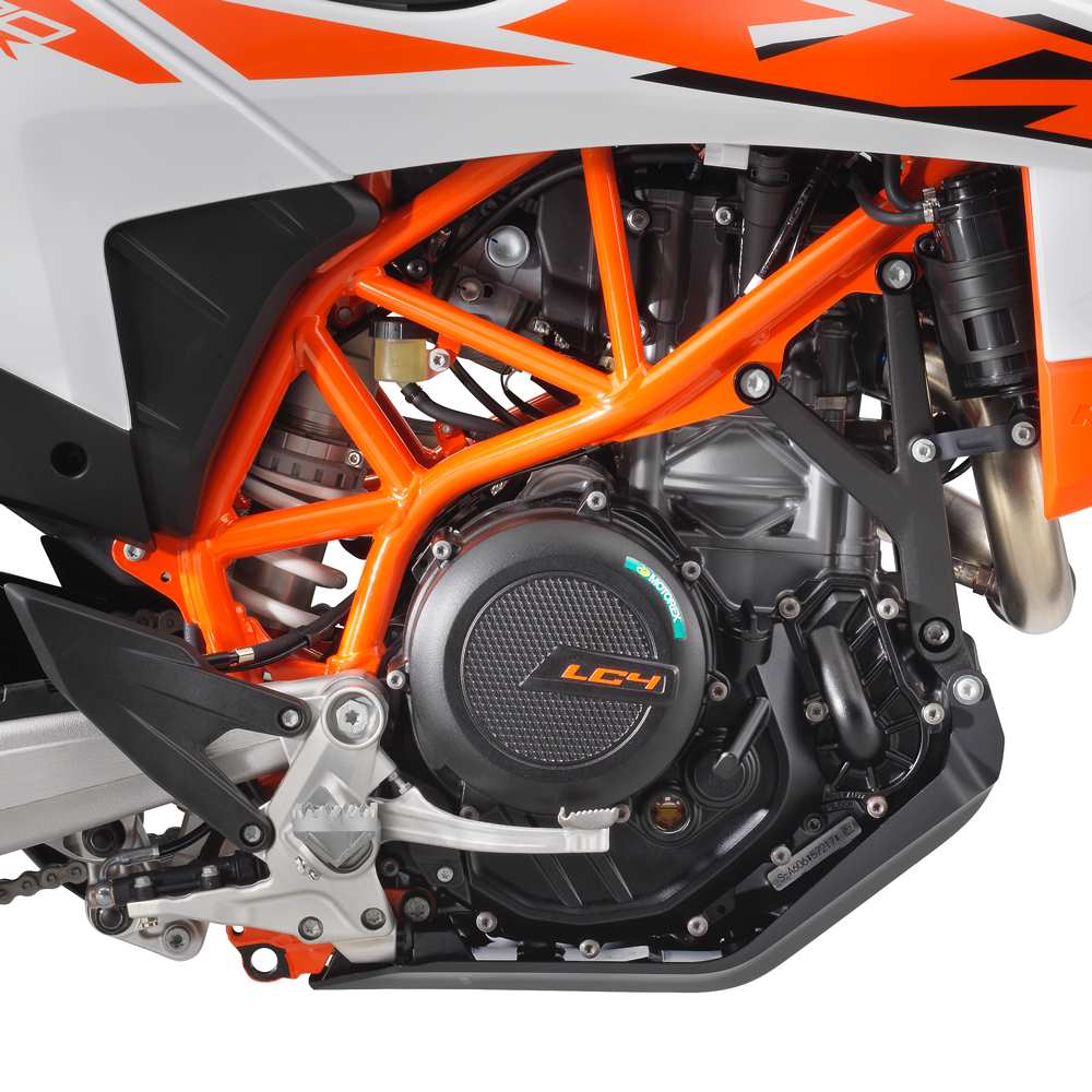 imagem do motor LC4 da KTM 690 Enduro R 2026