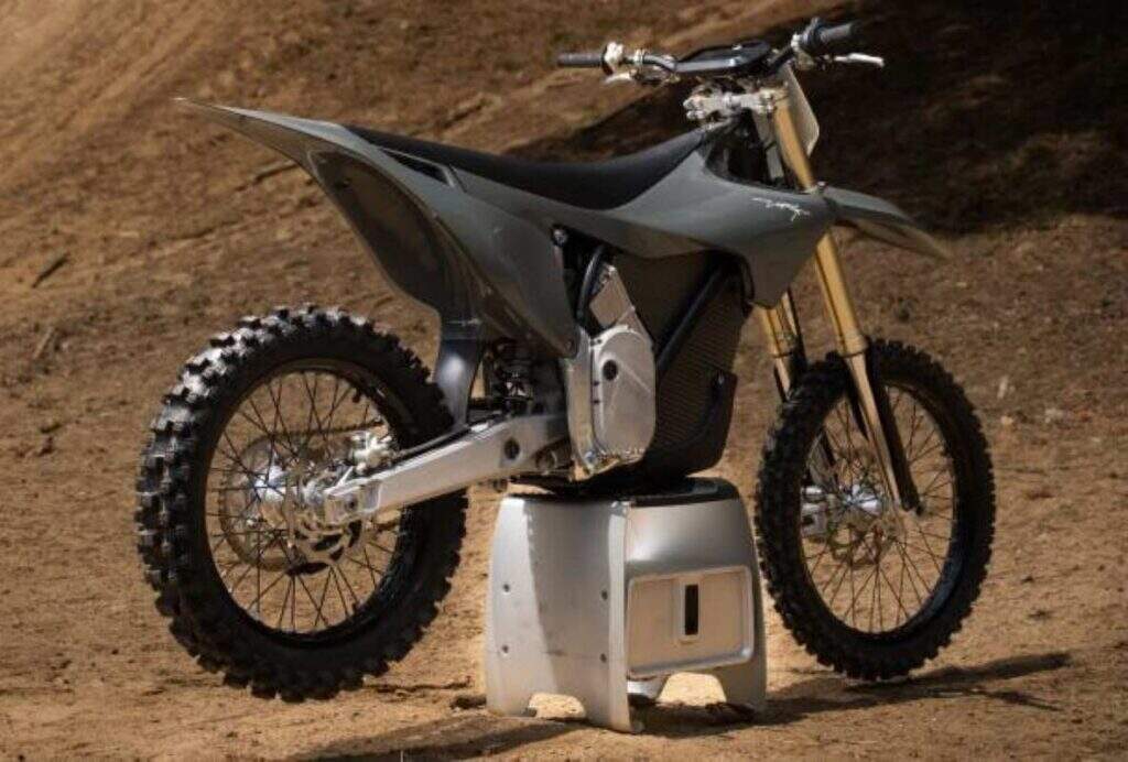 imagem traseira da Stark Varg MX 1.2 2026 a moto mais potente do mundo off-road