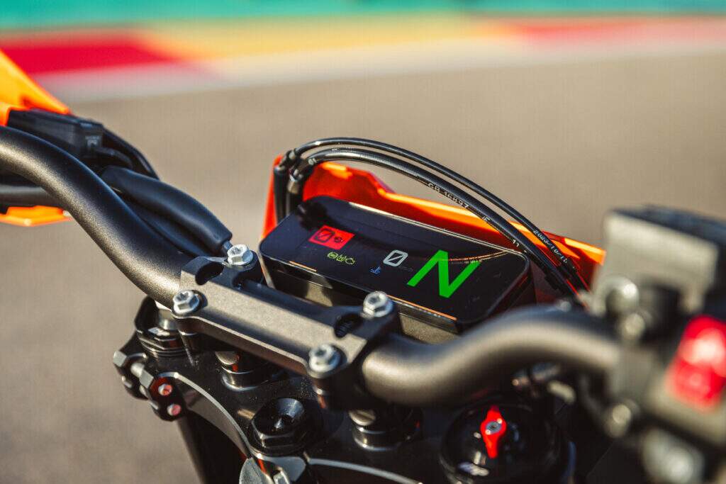 Painel é compartilhado entre as novas KTM 690
