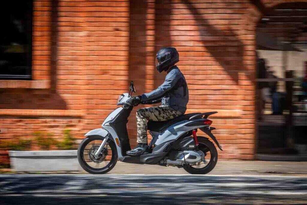 imagem lateral scooter Liberty S ABS 150