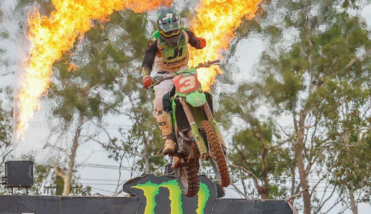 Kawasaki fatura título do MXGP 2025 com Romain Febvre