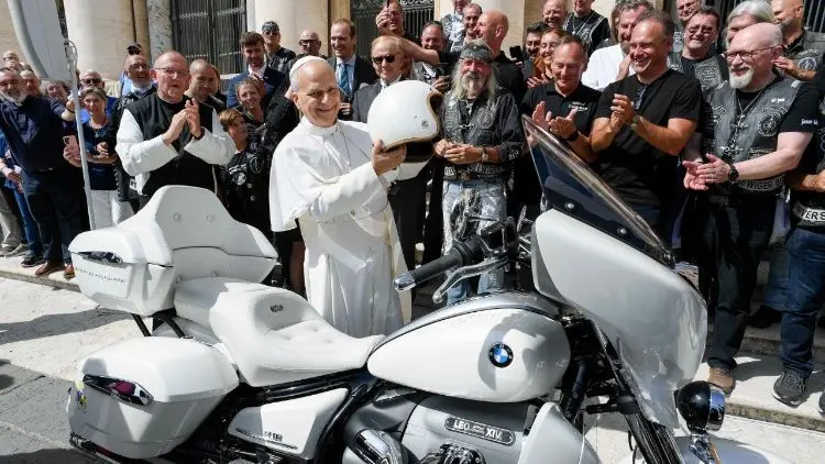 Papa-Leão-XIV-BMW-R18