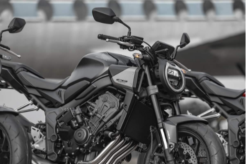 imagem do farol da honda cb 650r e-clutch