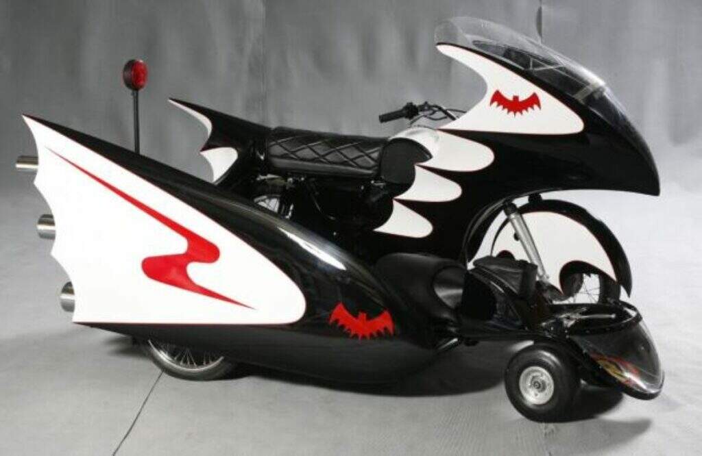imagem réplica batcycle batman e robin